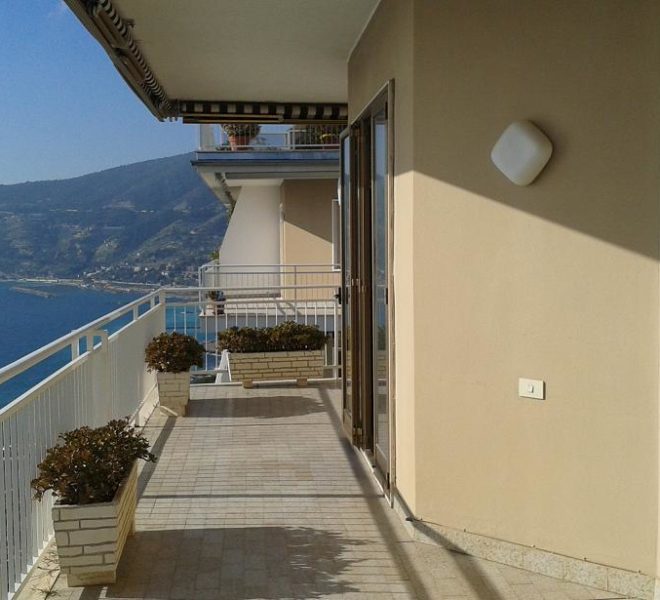 Three rooms flat Ospedaletti Imperia special offer